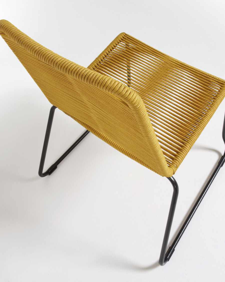 Amirah Stuhl senffarben