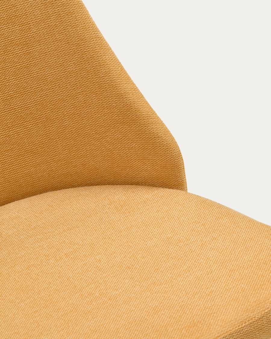 Rosie Stuhl mit senfgelber Chenille und Beinen aus massiver Esche mit natürlichem Finish