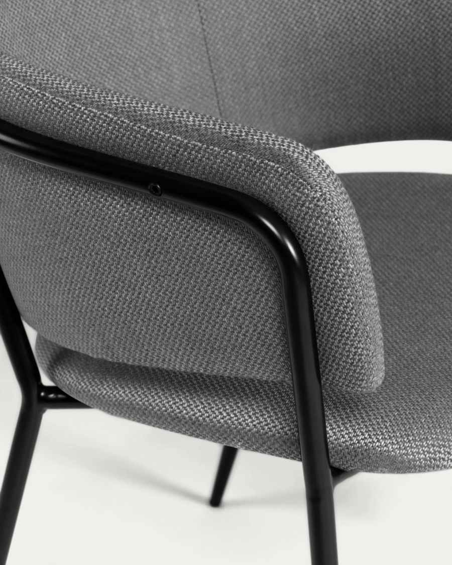 Stuhl Runnie hellgrau mit schwarz lackierten Stahlbeinen