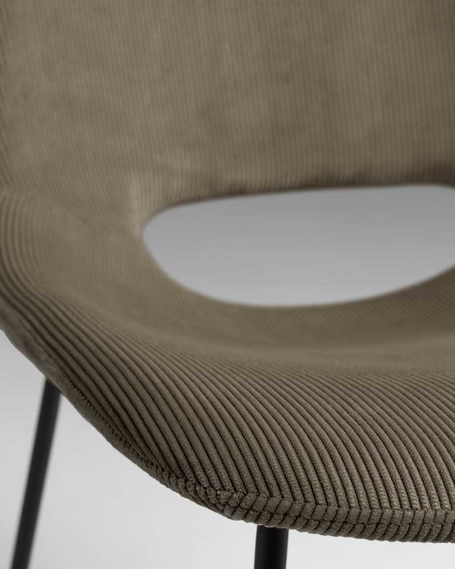 Sedia Zahara in velluto a coste grigio e gambe in acciaio finitura nera