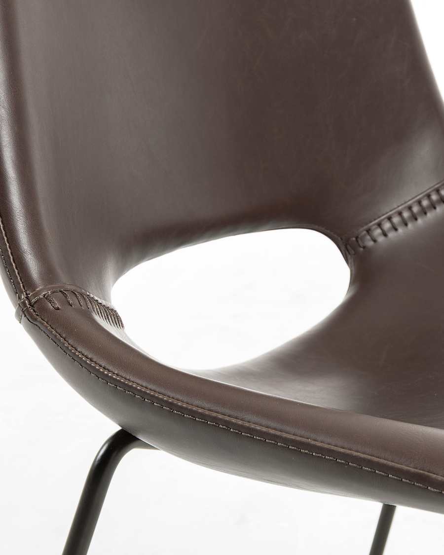 Sedia Zahara marrone scuro e gambe in acciaio finitura nera