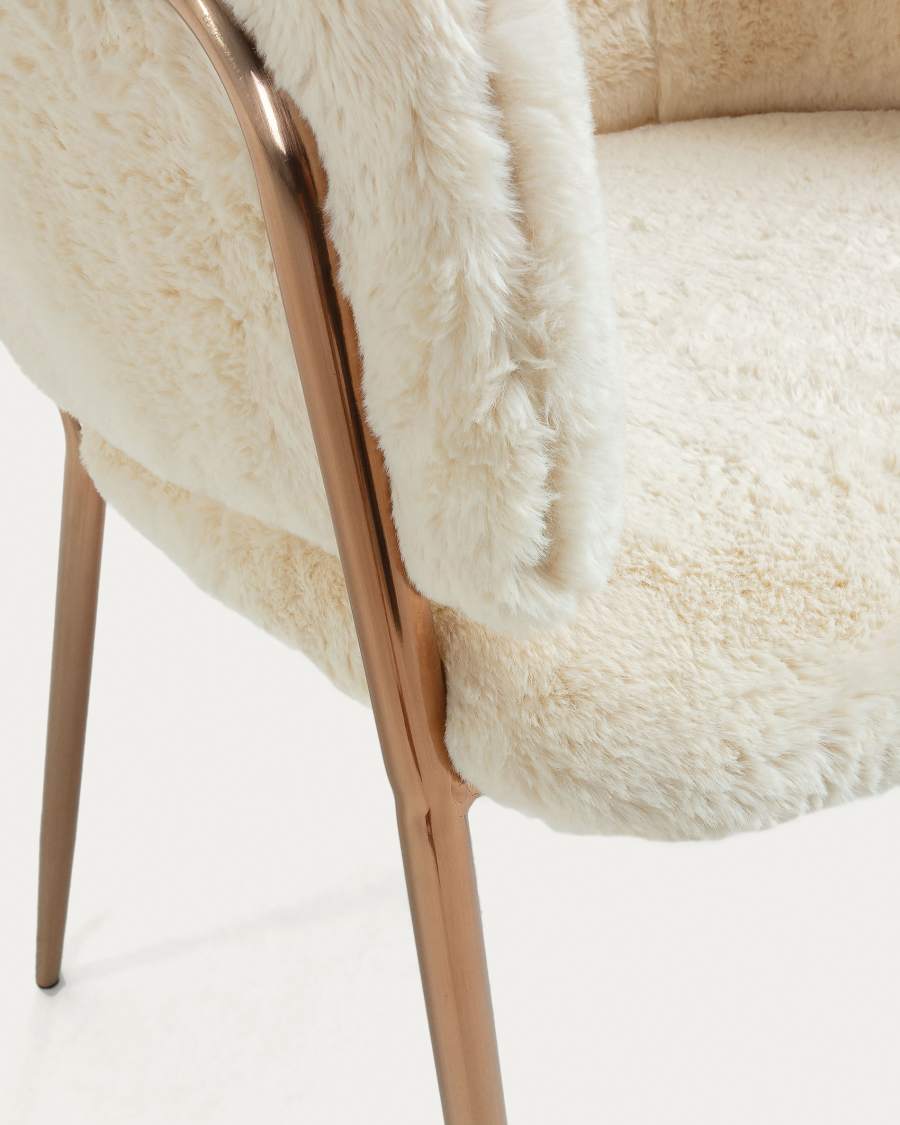 Sedia Runnie in pelo bianco con gambe in acciaio verniciate ramato