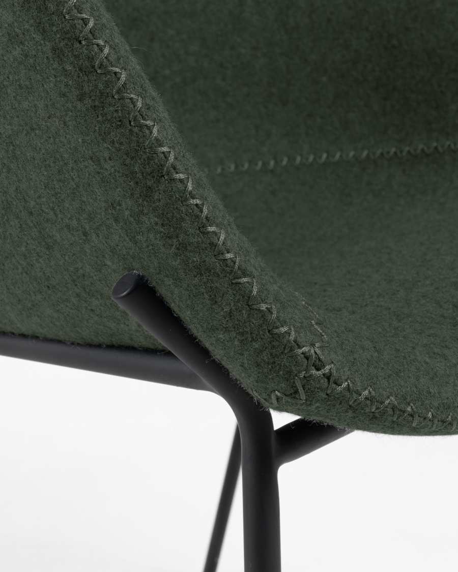 Taburete Yvette verde y acero con acabado negro altura 74 cm