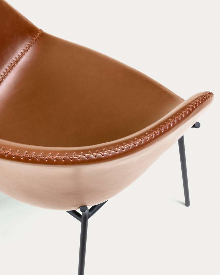 Chaise Yvette en polyuréthane marron et pieds en acier noir