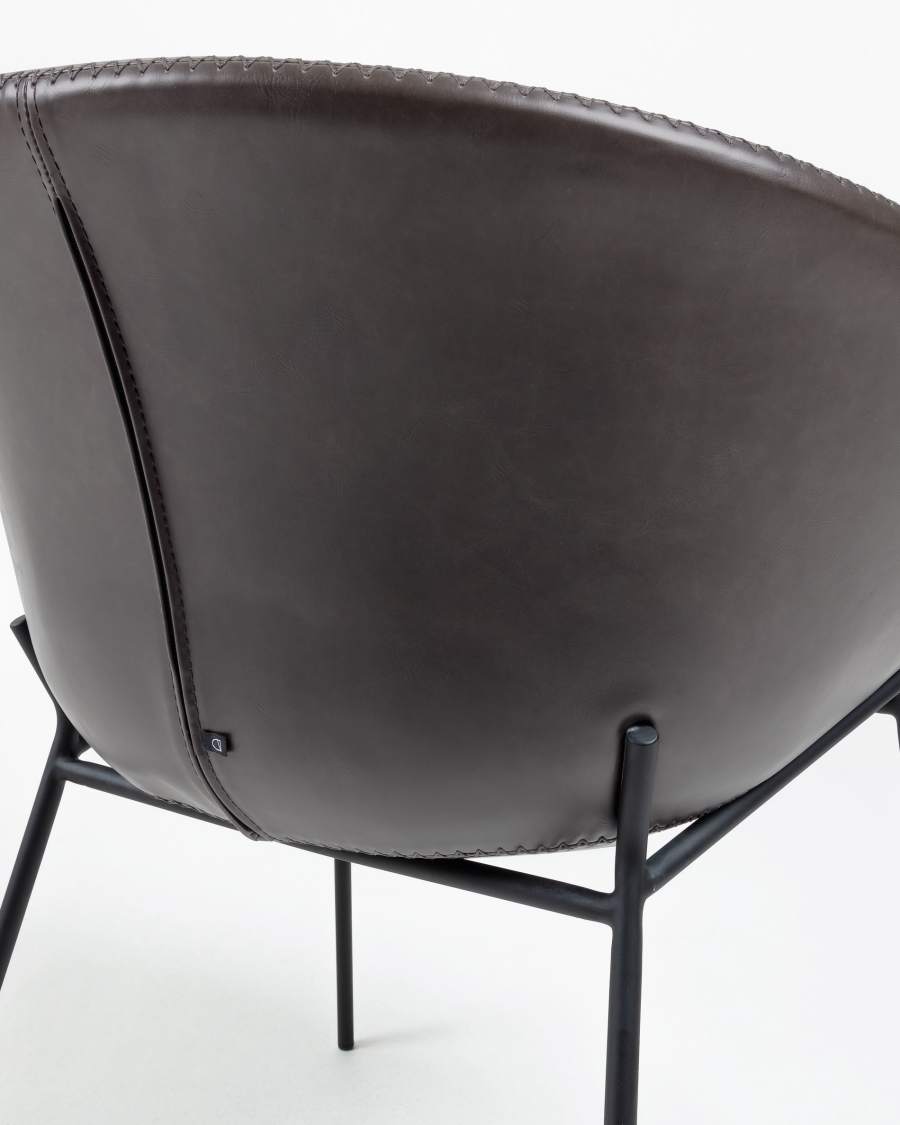 Silla Yvette marrón oscuro y brazos metal negro PU