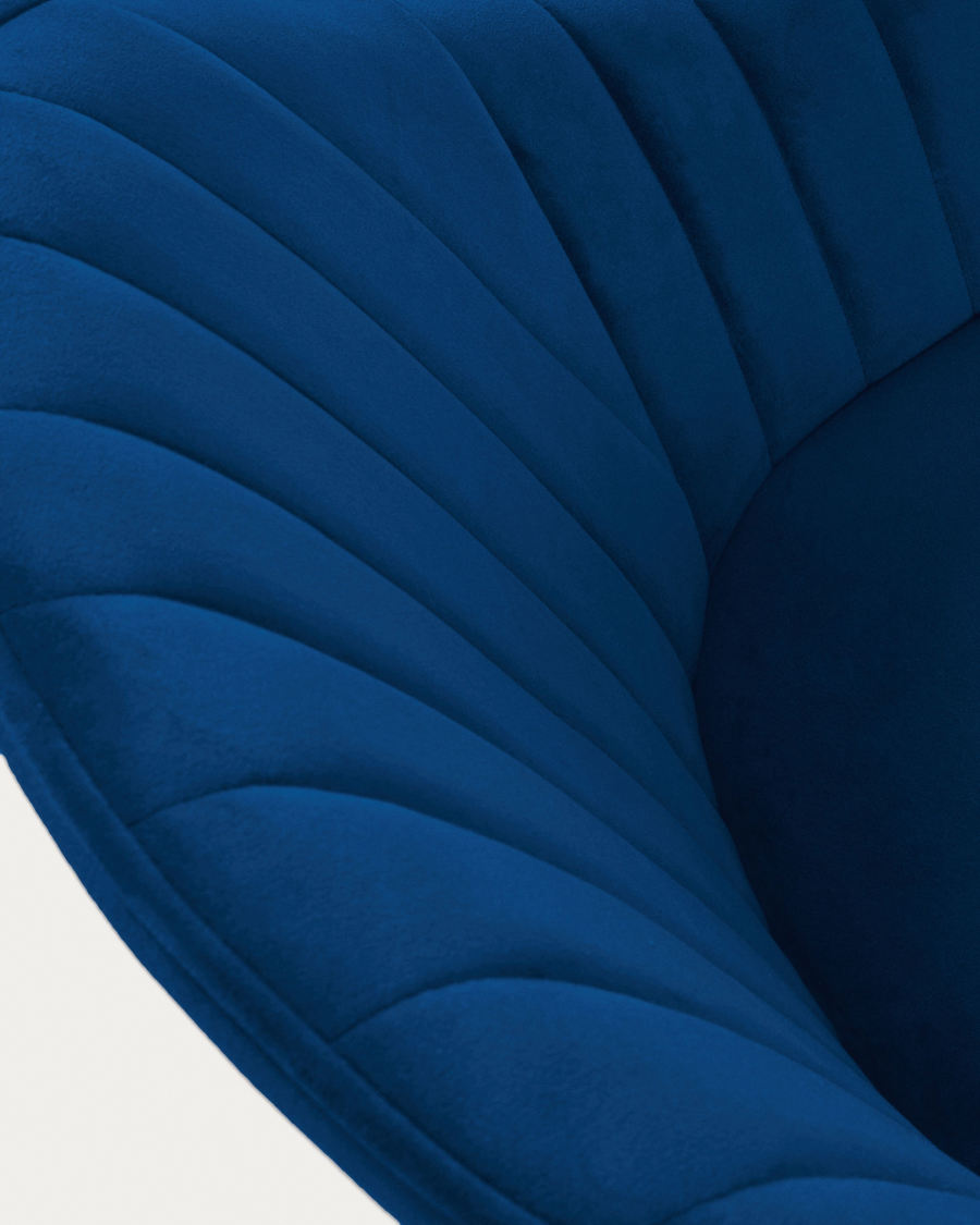 Fabia velvet chair in blue with steel legs in a black finish FR