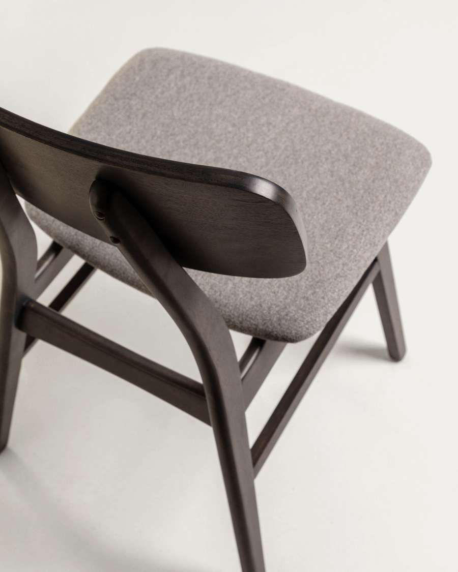 Selia chair in solid rubber wood, ash veneer and light grey upholstery