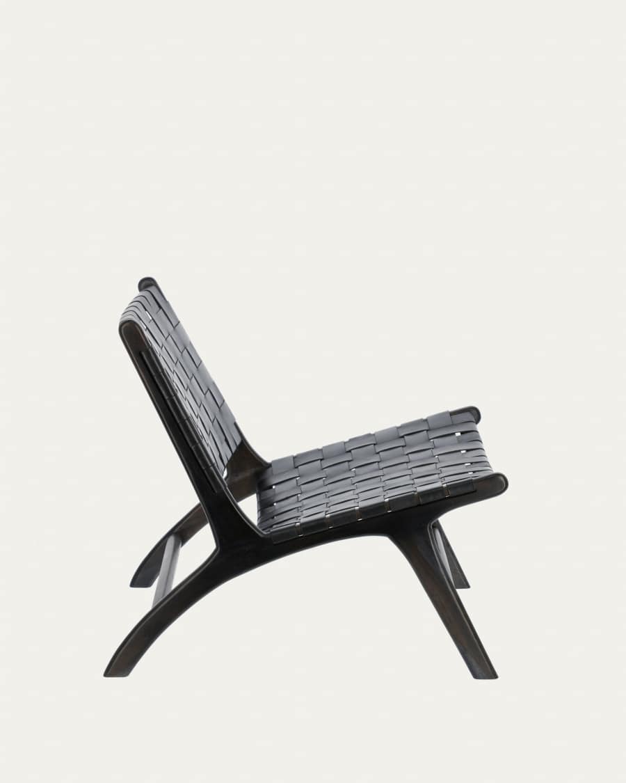 Butaca Calixta de pell y fusta massissa de mungur amb acabat pintat negre