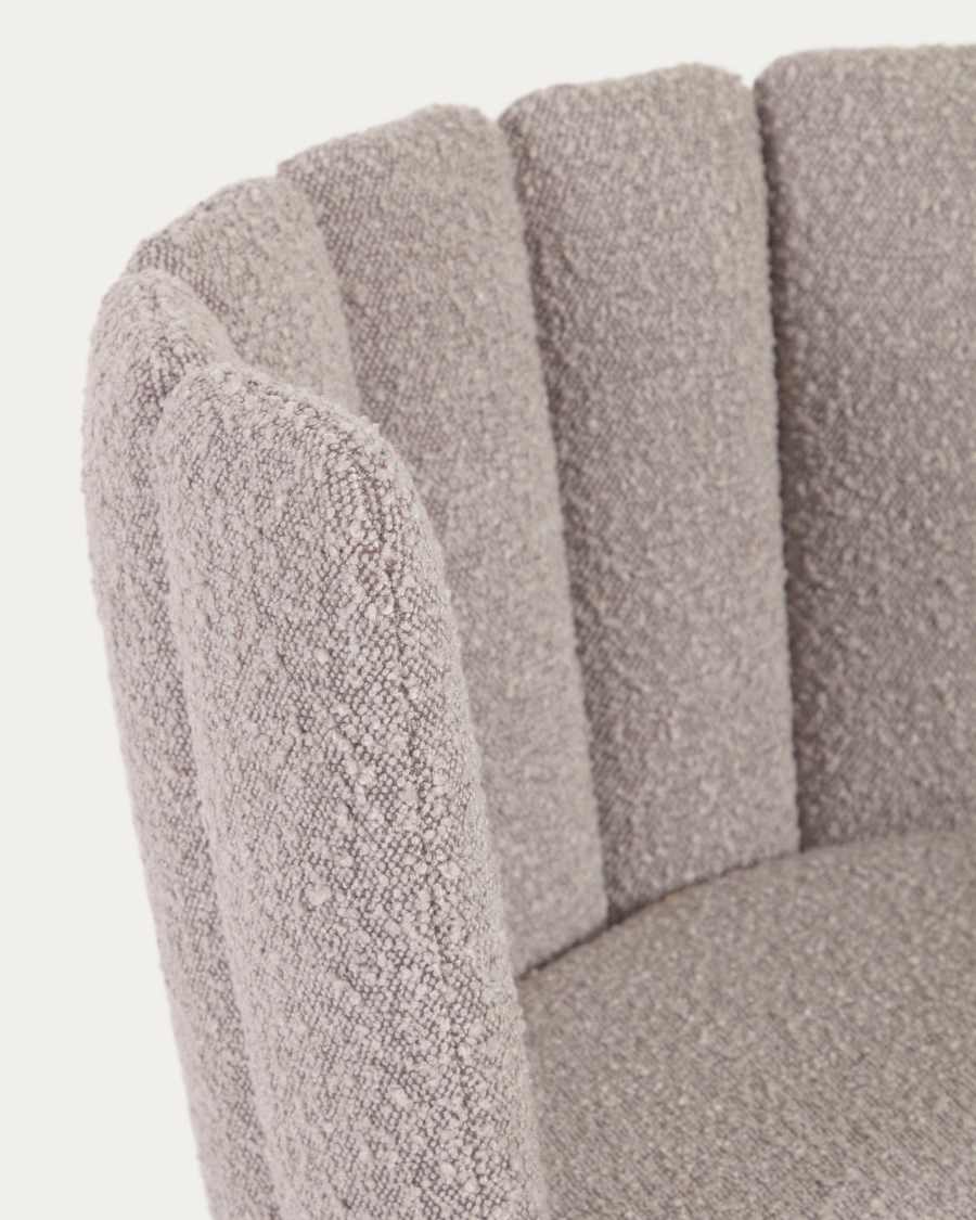 Aniela Stuhl mit hellgrauem Bouclé und Metallbeinen mit schwarzem Finish