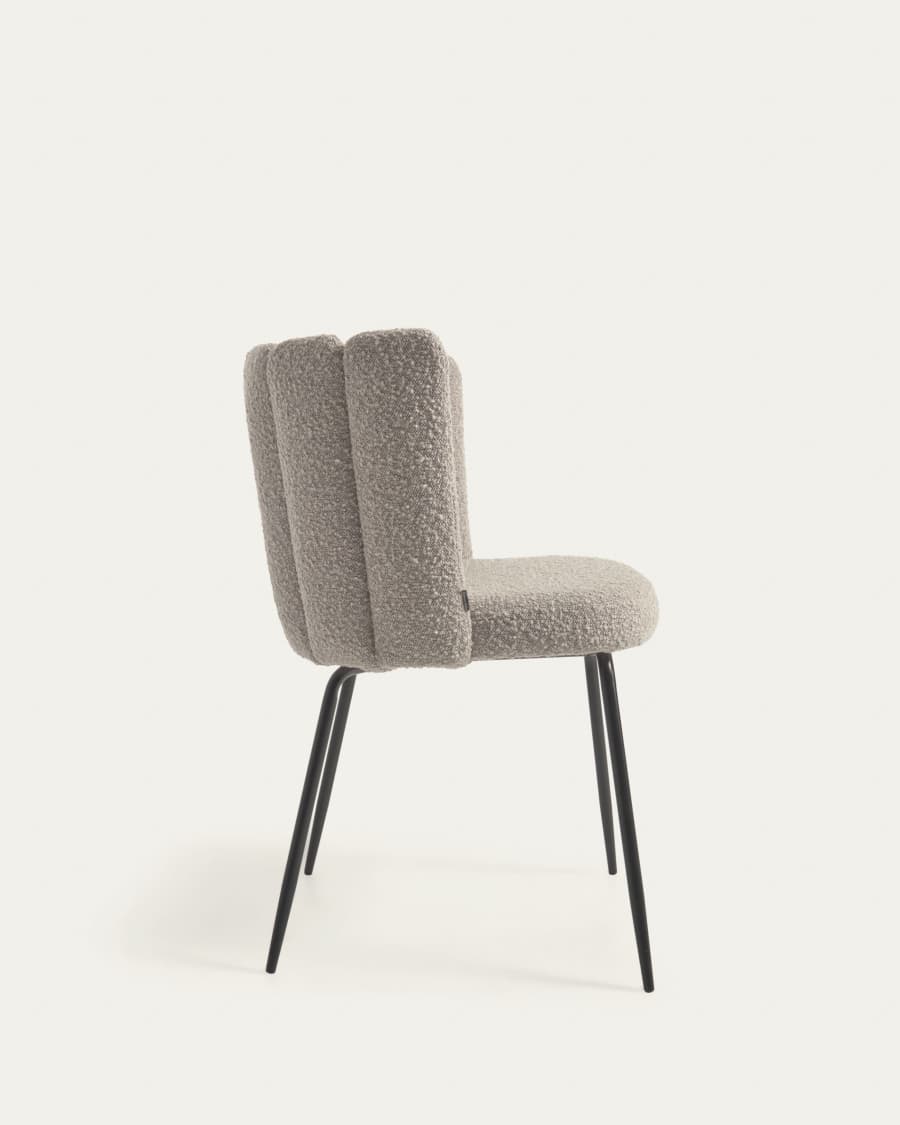 Aniela Stuhl mit hellgrauem Bouclé und Metallbeinen mit schwarzem Finish