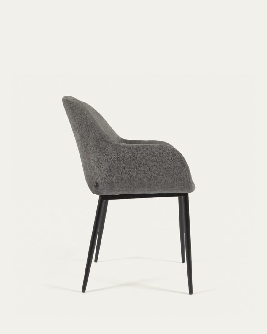 Konna Stuhl aus dunkelgrauer Chenille mit schwarz lackierten Stahlbeinen