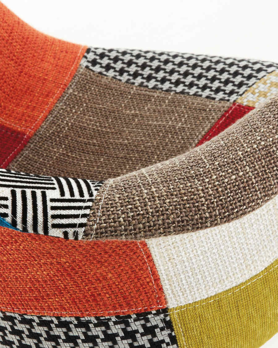 Chaise Kevya en patchwork multicolore et pieds en bois de hêtre