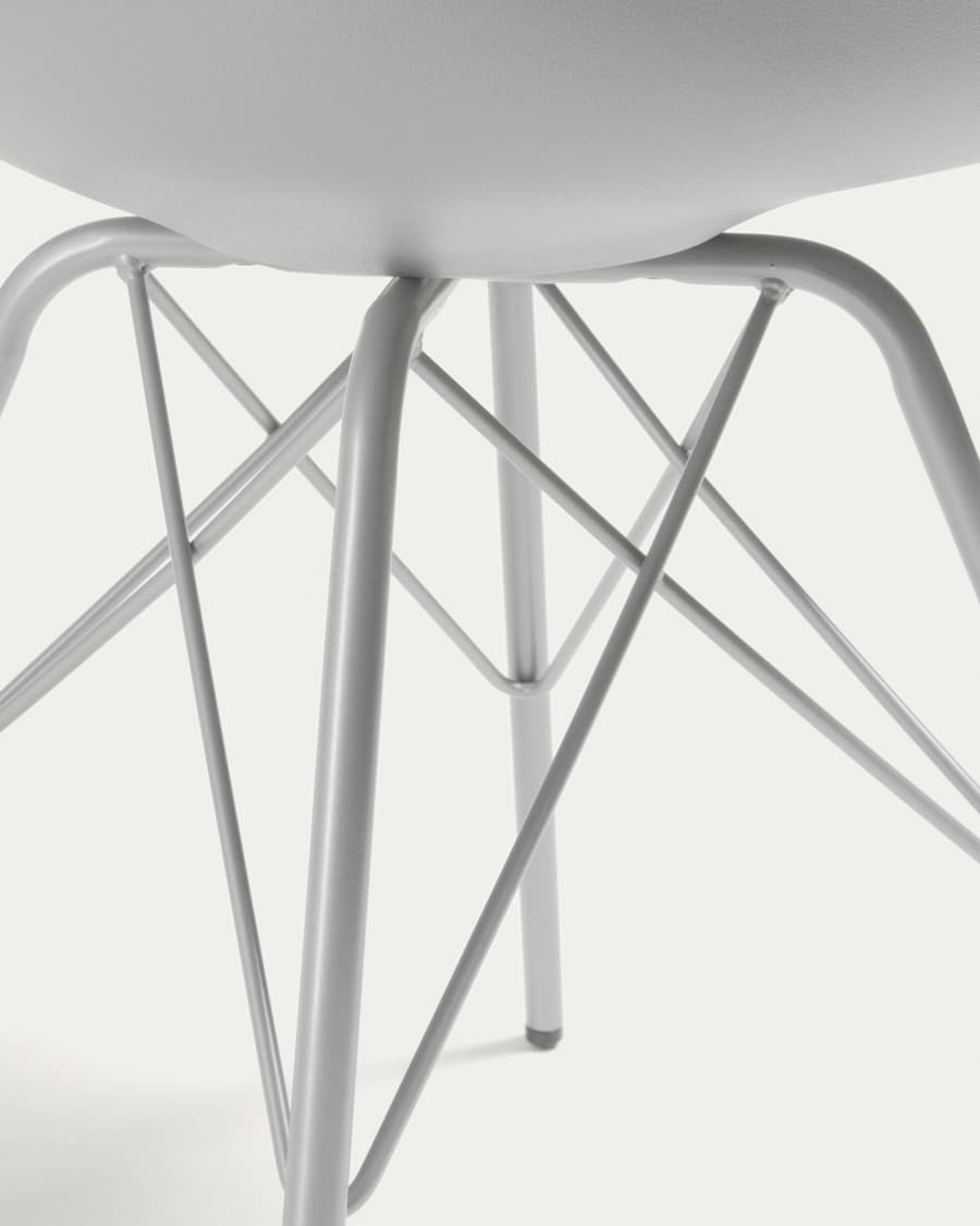 Ralf Stuhl grau mit Metallbeinen