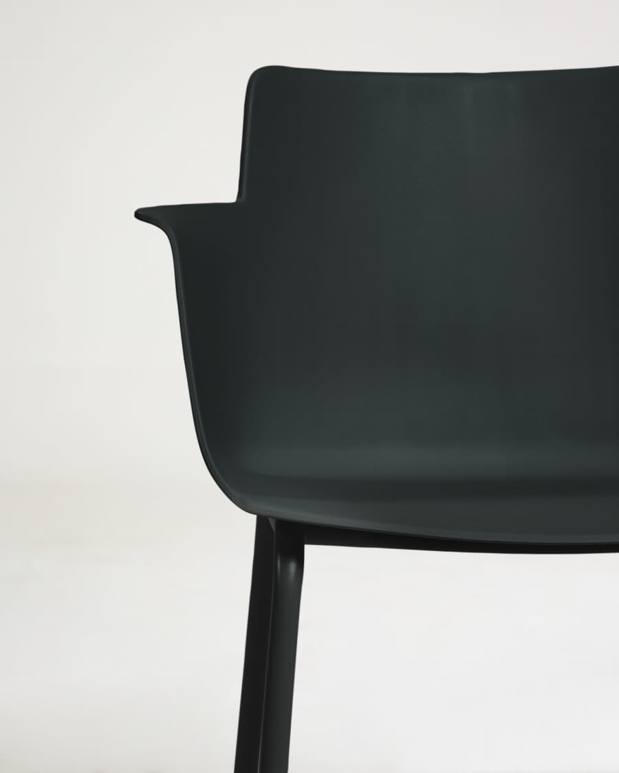 Outdoor Hannia black chair with armrests