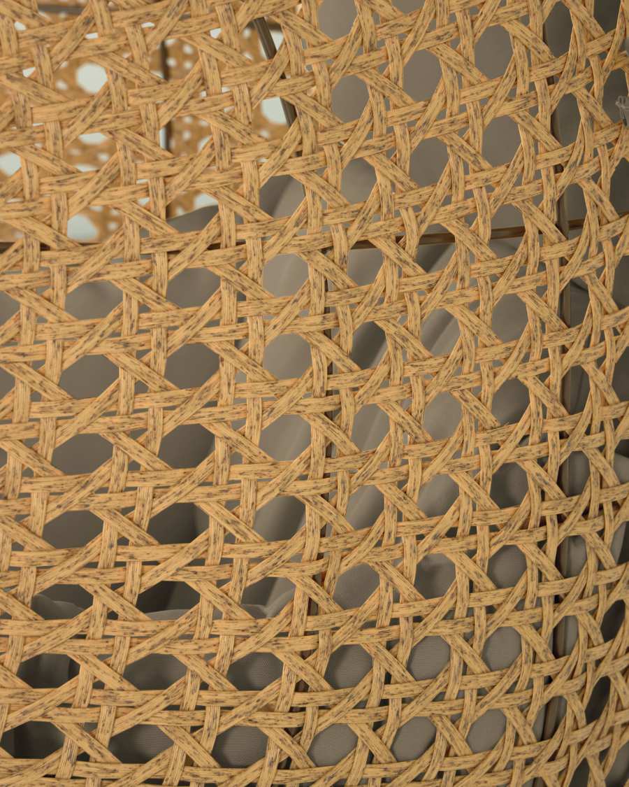 Cira hanging chair with natural finish