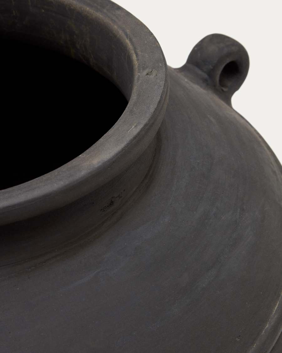 Mesut Vase aus Terrakotta in Schwarz 38,5 cm