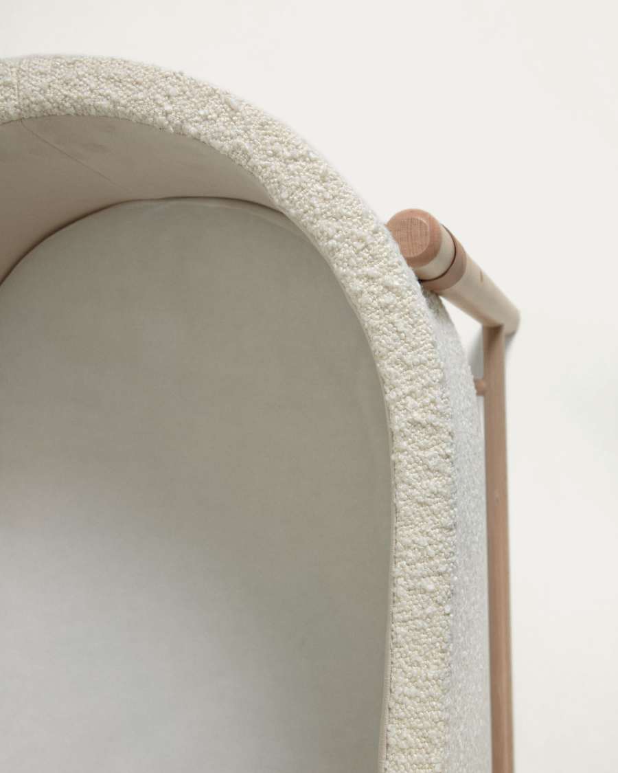 Adara Stubenwagen in Bouclé in Weiß mit massivem Buchenholz 69 x 46 cm