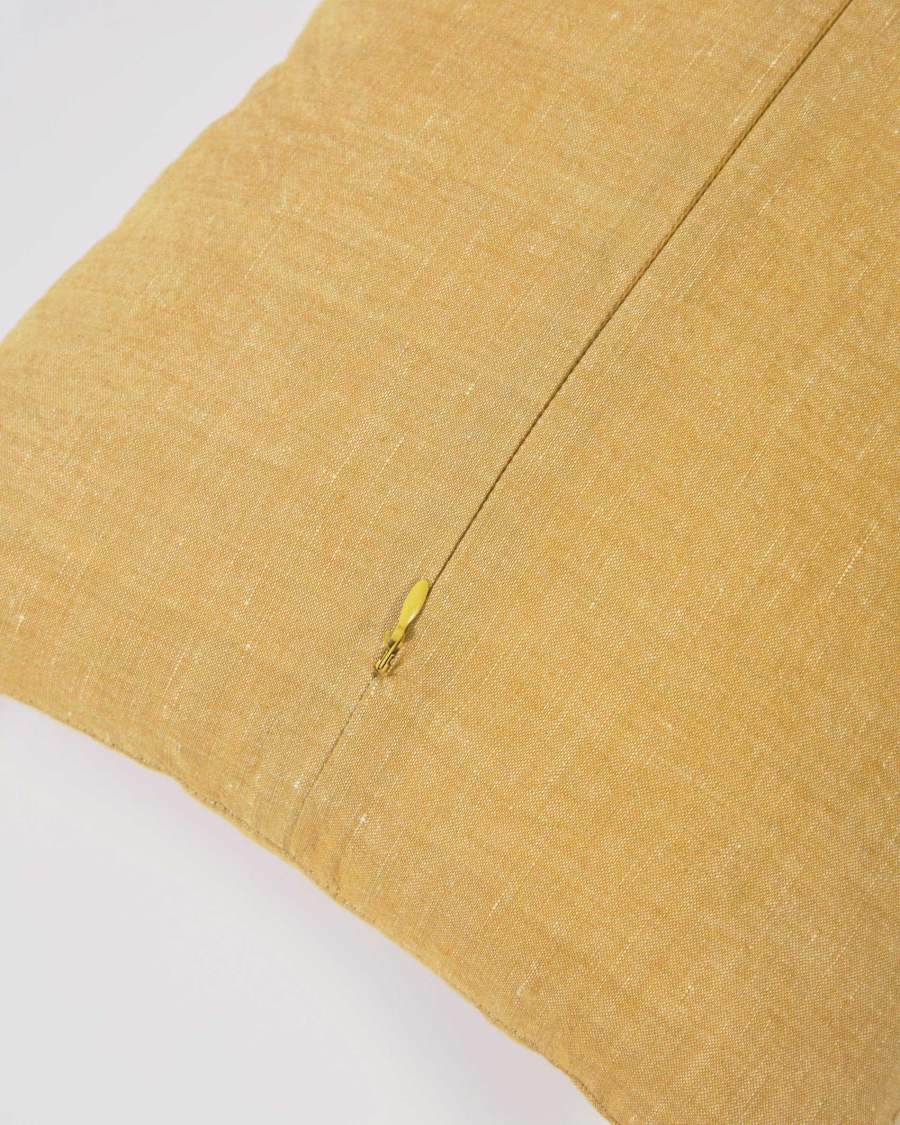 Housse de coussin Eirenne en coton et lin moutarde 45 x 45cm