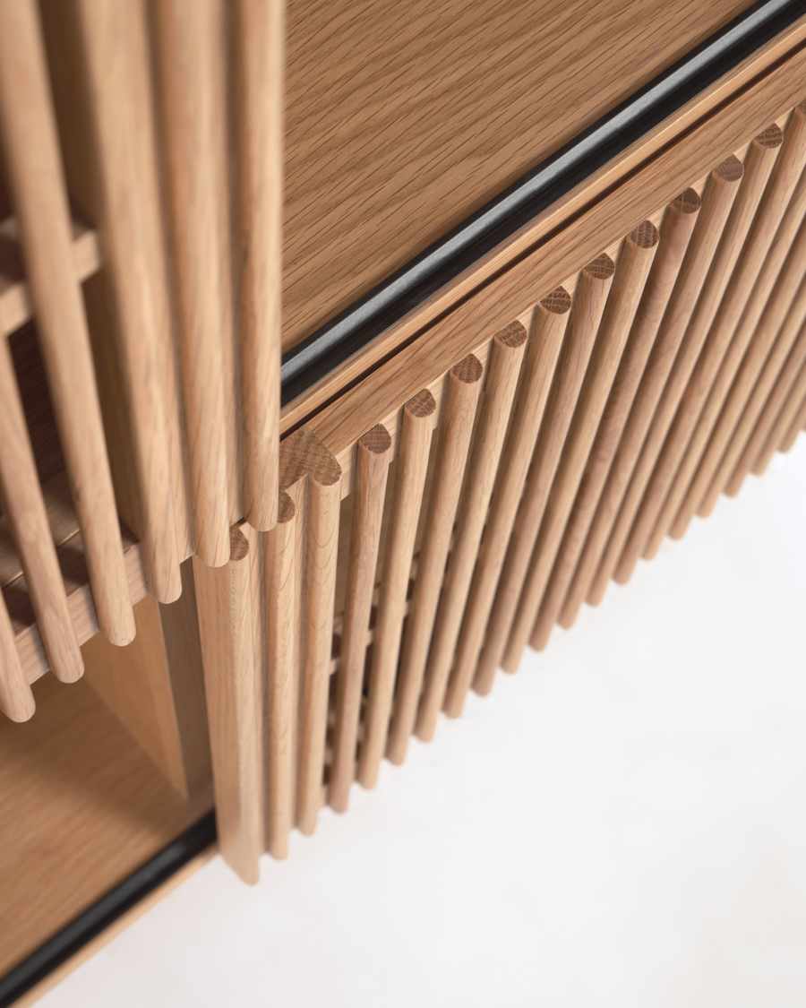 Beyla solid oak shelf unit with oak veneer 84.3 x 170 cm FSC 100%.