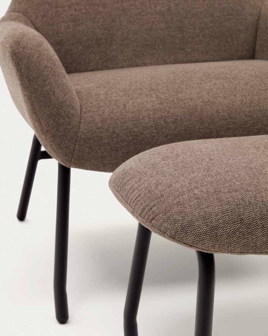 Butaca con reposapiés Belina de chenilla marrón claro y acero con acabado negro