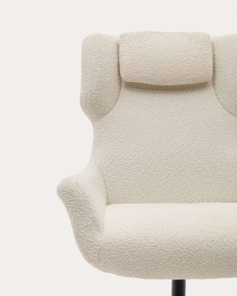 Poltrona girevole con braccioli Zalina di tessuto bouclé bianco e acciaio con finitura nera FSC 100%