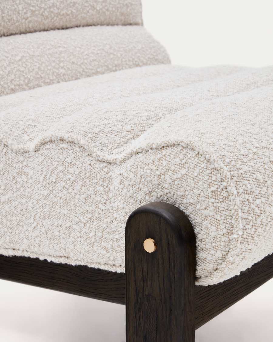 Butaca Magira de borreguet blanc i fusta massissa roure amb acabat fosc