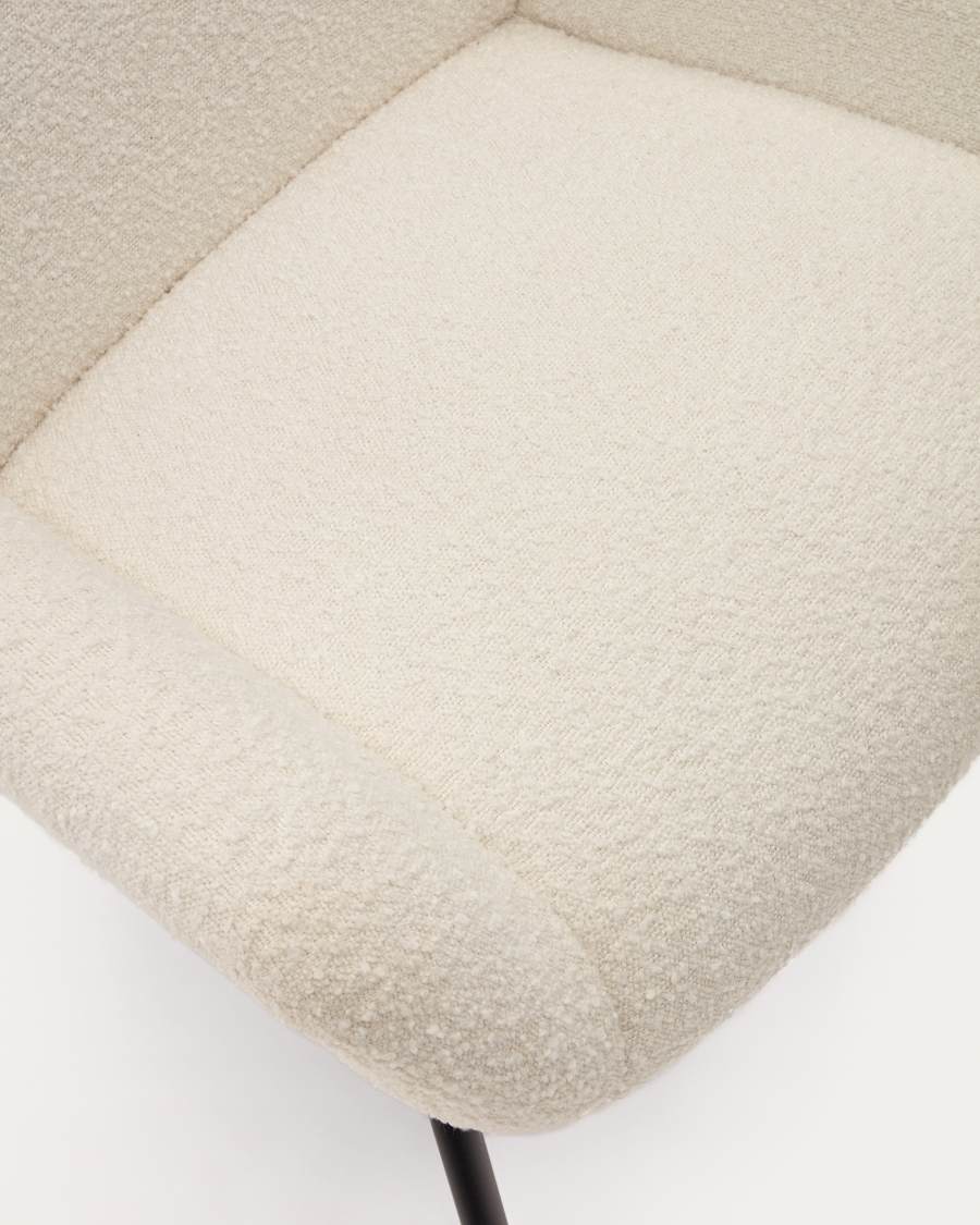 Poltrona Belina di tessuto bouclé bianco e acciaio con finitura nera FSC 100%