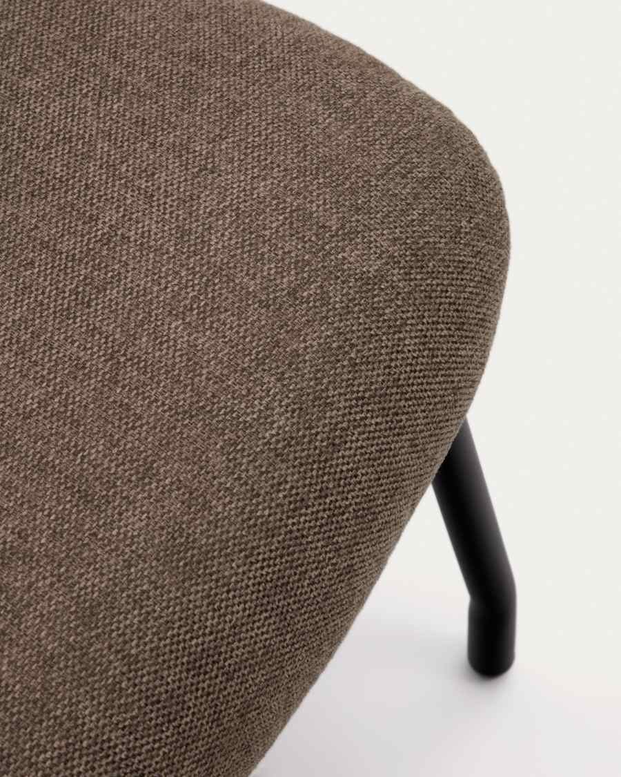 Poggiapiedi Belina di ciniglia marrone chiaro e acciaio con finitura nera FSC 100%