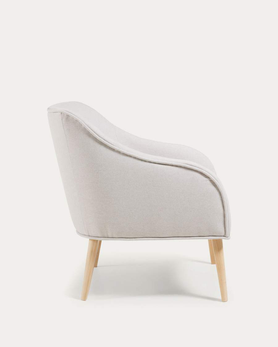 Sessel Bobly beige und Holzbeine mit natürlichem Finish