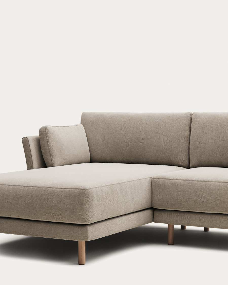 3-Sitzer-Sofa Gilma mit Chaiselongue rechts/links, schwer entflammbar mit beiger Chenille und Beinen mit naturfarbenem Finish, 260 cm