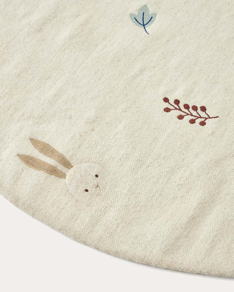 Yanil white wool and cotton round rug with multicoloured leaf embroidery, Ø 120 cm