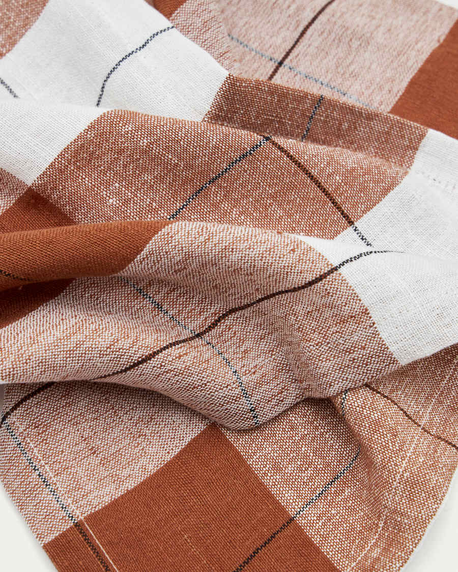 Set Matie composto da 2 tovaglioli di lino e cotone a quadretti marroni