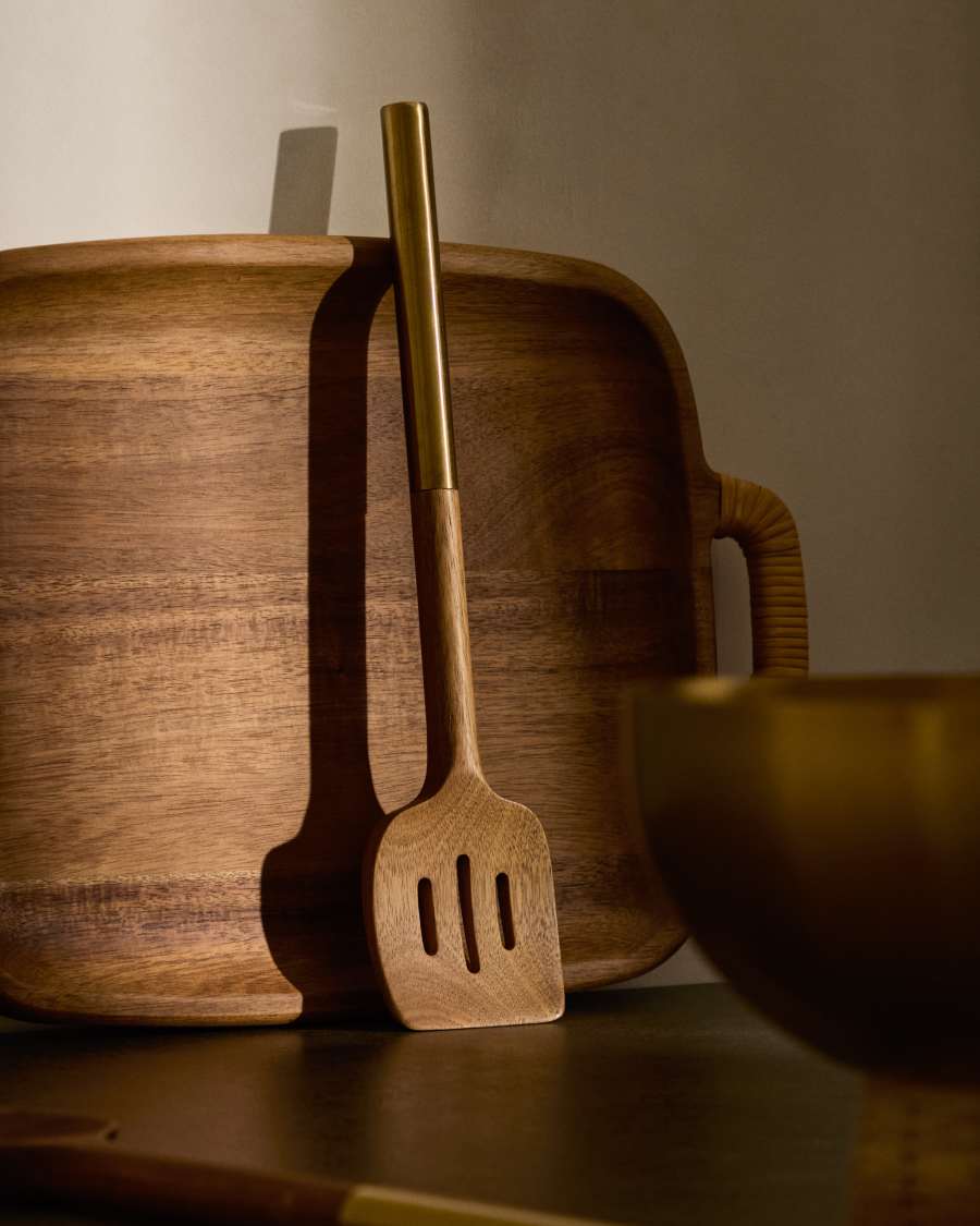 Sataya Pfannenwender mit Löchern aus FSC 100% Akazienholz