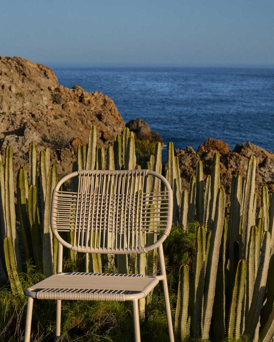 Talaier Outdoor Stuhl stapelbar aus synthetischem Seil und verzinktem Stahl beigefarbenes Finish