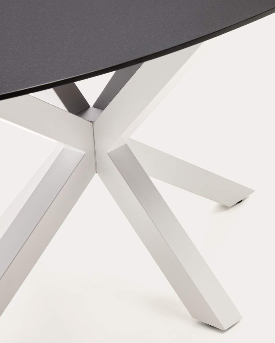 Tavolo ovale Argo di vetro nero opaco e gambe in acciaio con finitura bianca Ø 200 x 100 cm