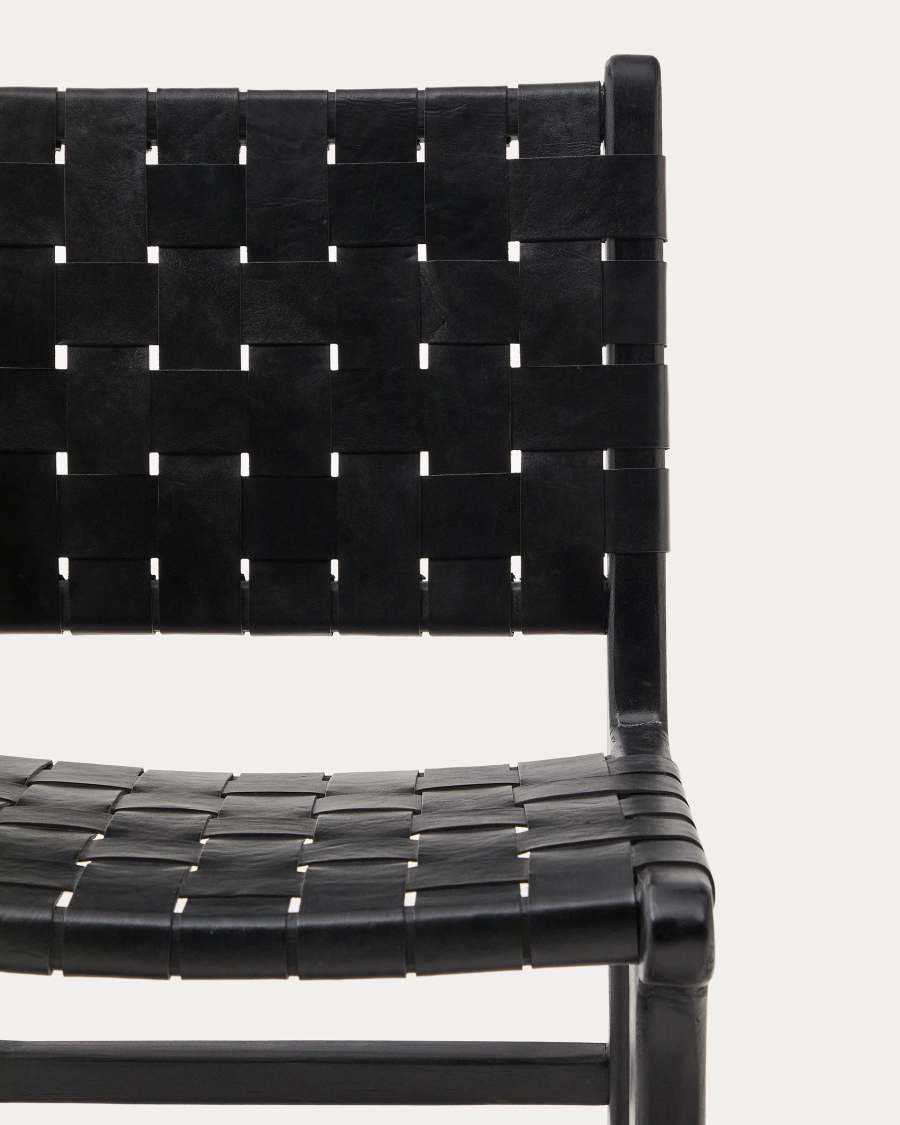 Calixta chair in leather and solid mahogany wood with black finish