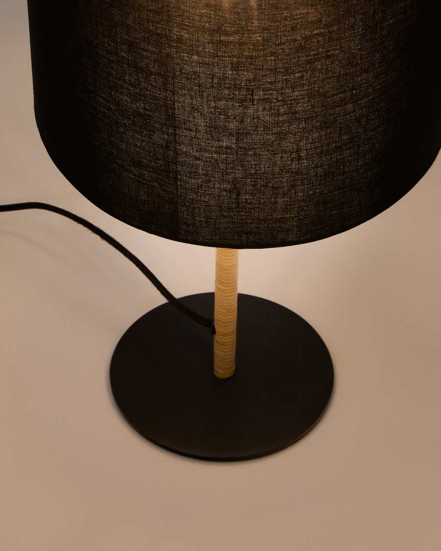 Lampe de table Pina en métal et rotin avec abat-jour en coton noir