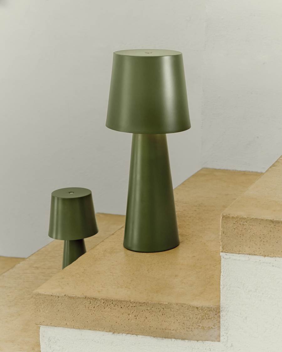 Grande lampe de table extérieure Arenys en métal avec finition verte