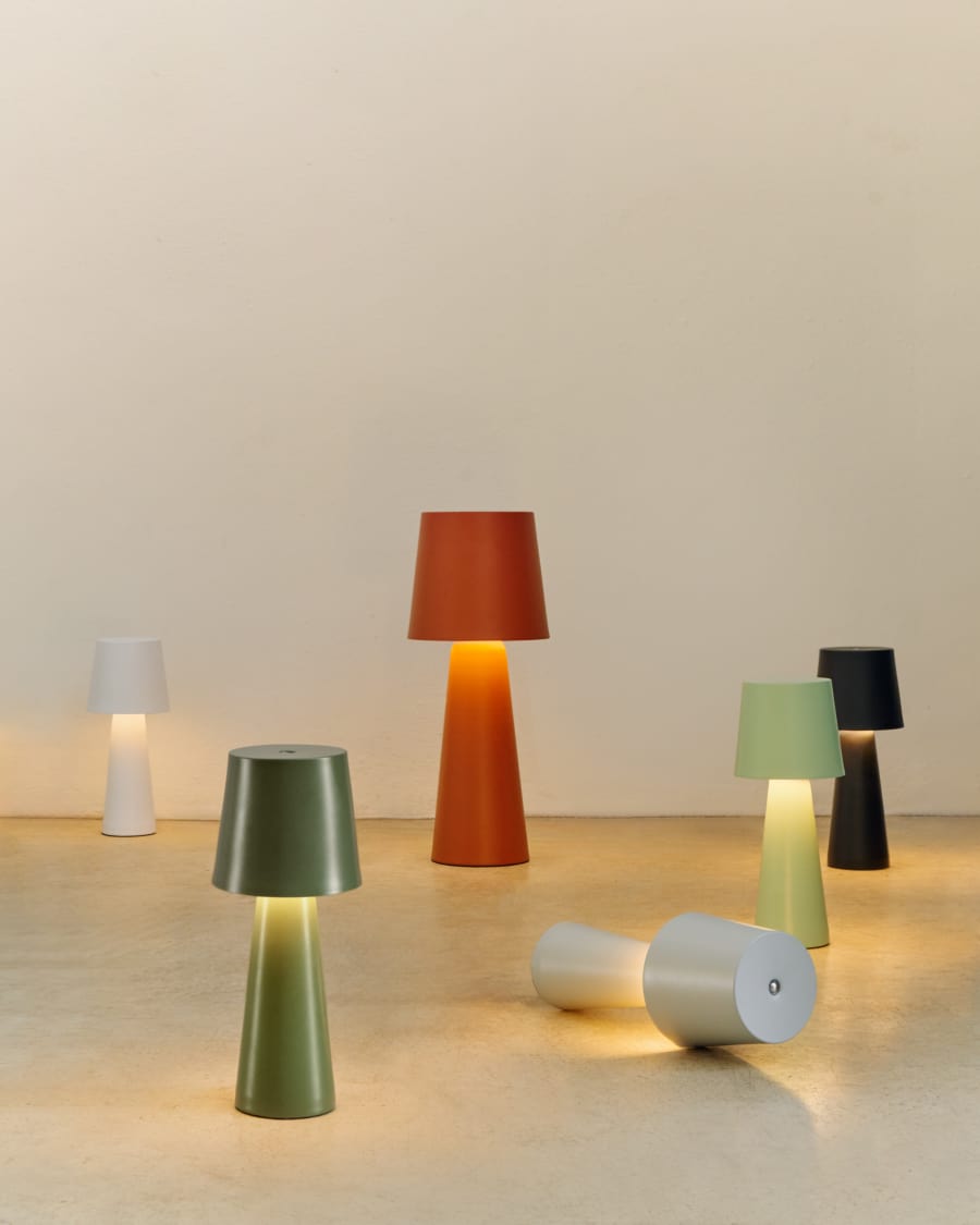 Grande lampe de table extérieure Arenys en métal avec finition verte