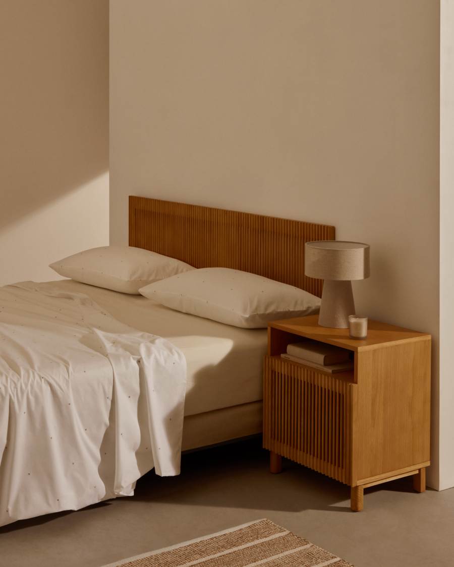 Tauleta de nit Beyla de fusta massissa i xapa de freixe 53 x 62 cm FSC 100%