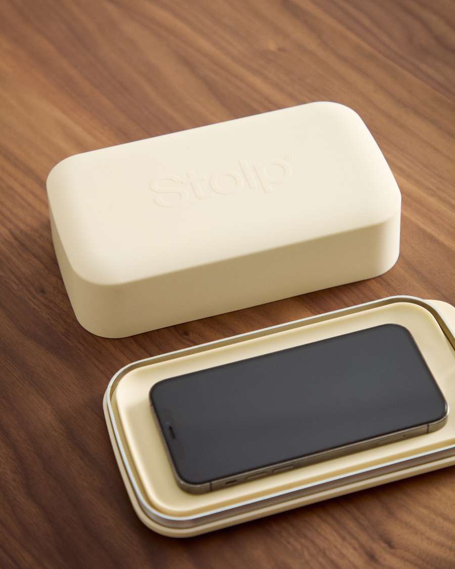 Faraday-Box für Mobiltelefone in Kollaboration mit Stolp® x KonMari sandfarben