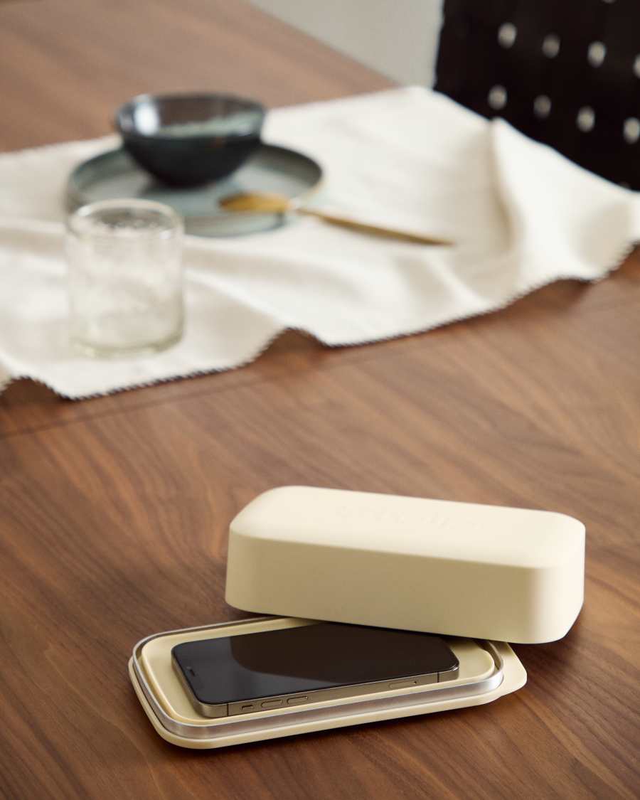 Faraday-Box für Mobiltelefone in Kollaboration mit Stolp® x KonMari sandfarben
