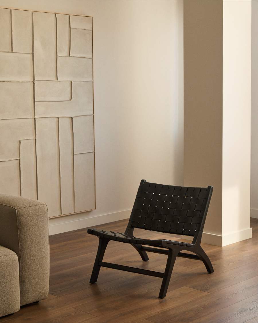 Butaca Calixta de pell y fusta massissa de mungur amb acabat pintat negre