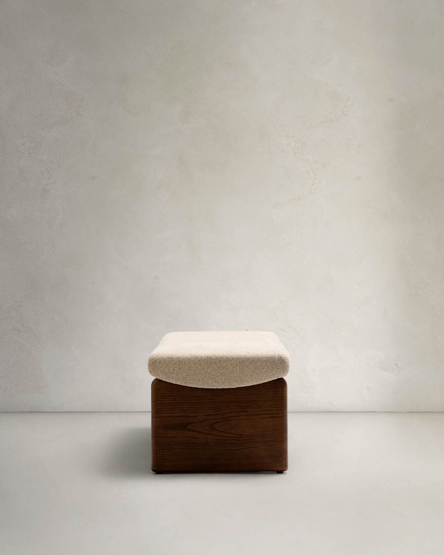 Πάγκος Topaz από μπεζ chenille και μασίφ ξύλο δρυός με φινίρισμα καρυδιάς 150εκ FSC 100%.