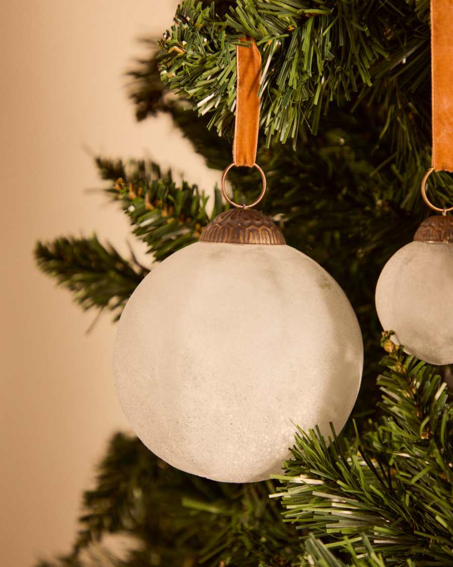Talve set of 2 Christmas baubles made of white recycled glass, Ø 10 cm