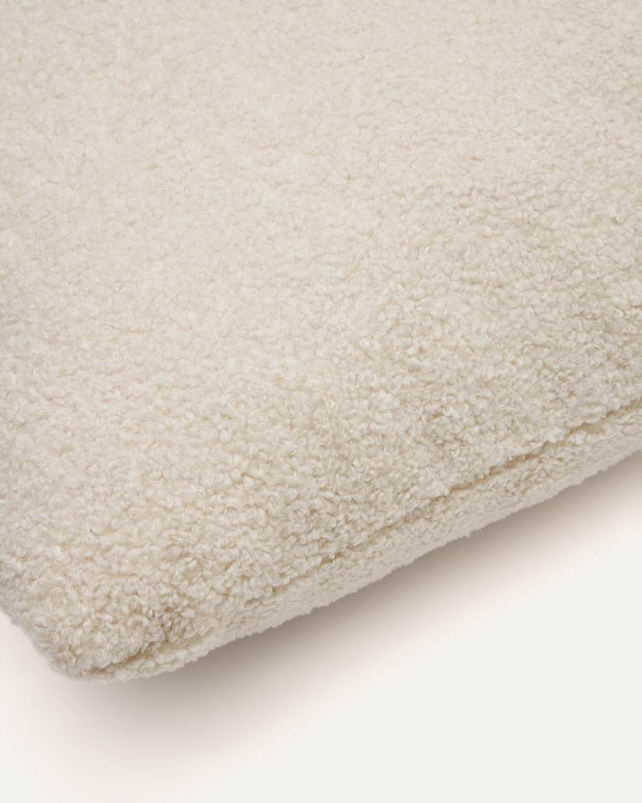 Coussin Martina en bouclette couleur écrue 47 x 36 cm