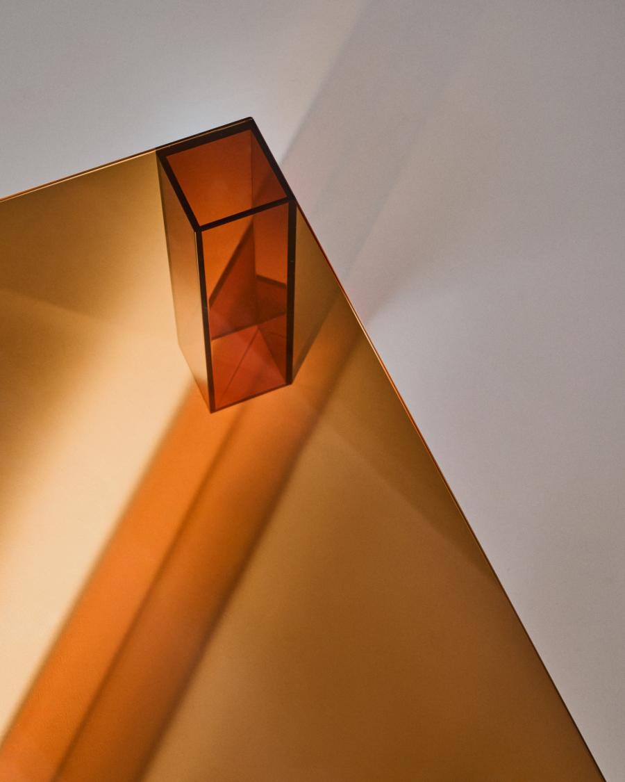 Couchtisch Adularia aus braunem gehärtetem Glas 140 x 60 cm