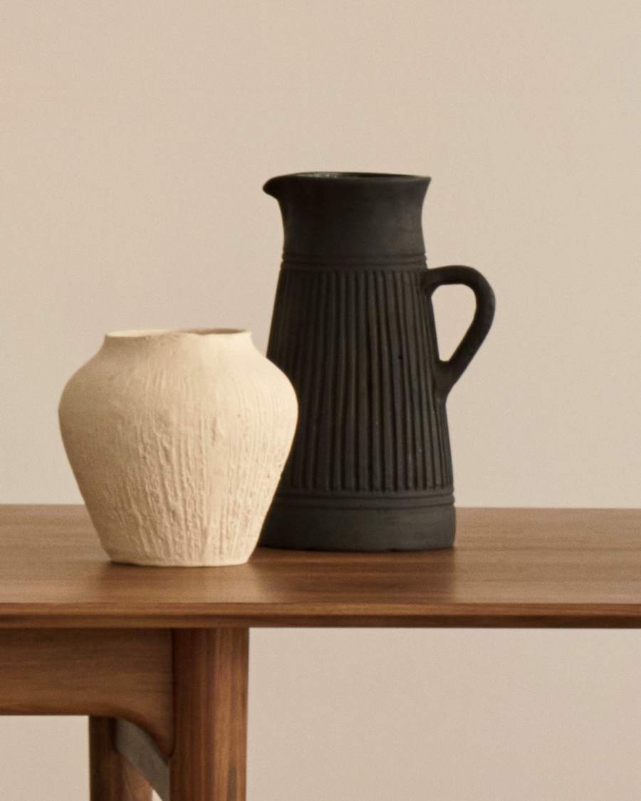 Menre terracotta vase in a black finish, 26 cm