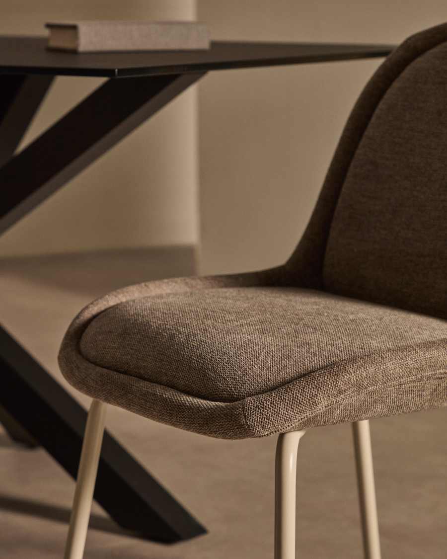 Aimin stoel in bruine chenille en stalen poten met mat beige  afwerking FSC Mix Credit