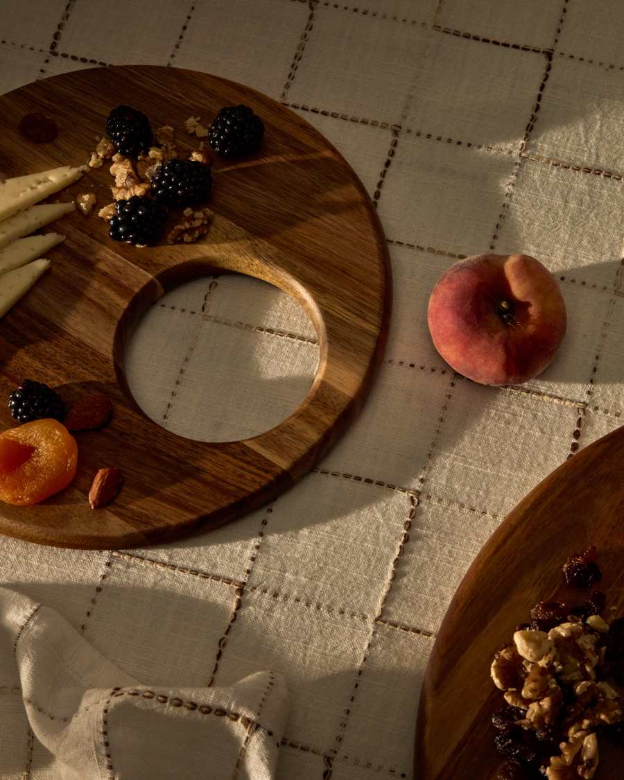 Vassoio da portata rotondo piccolo Klot in legno di acacia FSC 100%